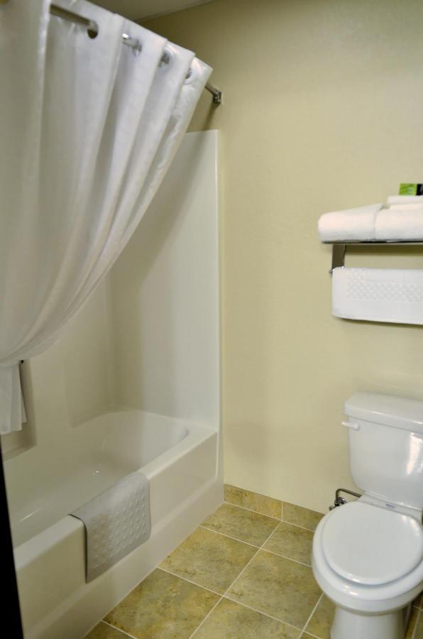 Cobblestone Inn & Suites - Lake View Екстериор снимка