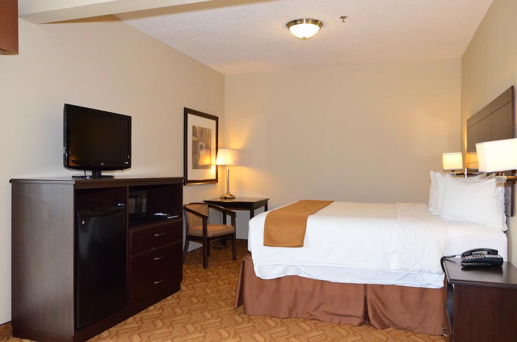 Cobblestone Inn & Suites - Lake View Стая снимка