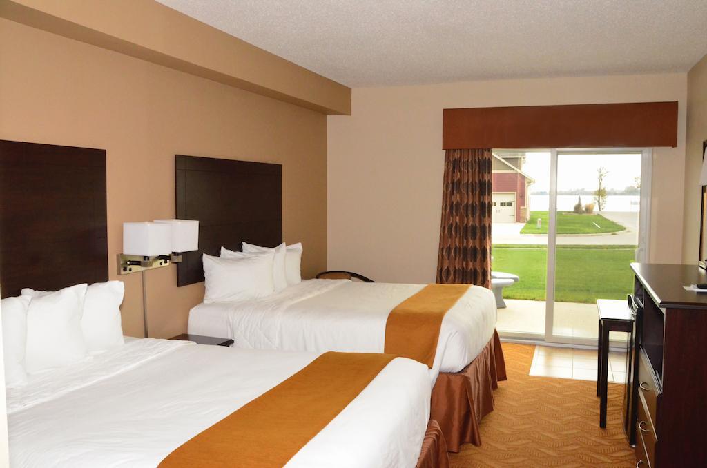 Cobblestone Inn & Suites - Lake View Стая снимка