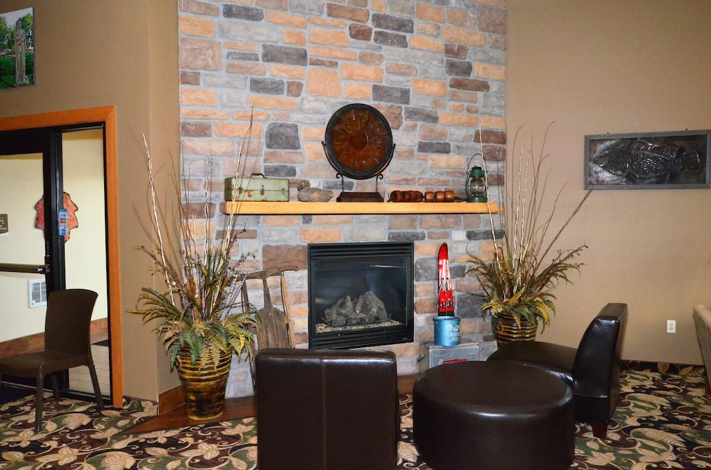 Cobblestone Inn & Suites - Lake View Екстериор снимка