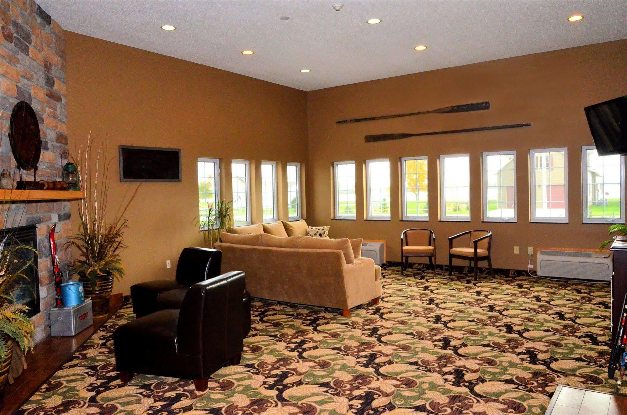 Cobblestone Inn & Suites - Lake View Екстериор снимка
